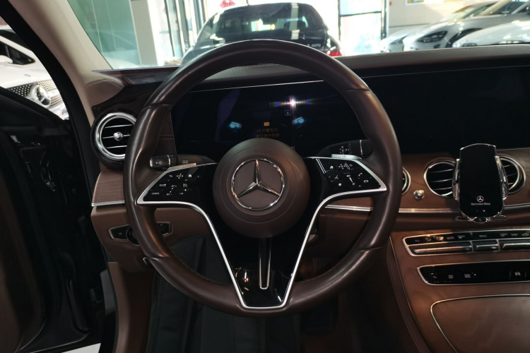 奔驰E级 2021款 改款 E 300 L 豪华型中控内饰13