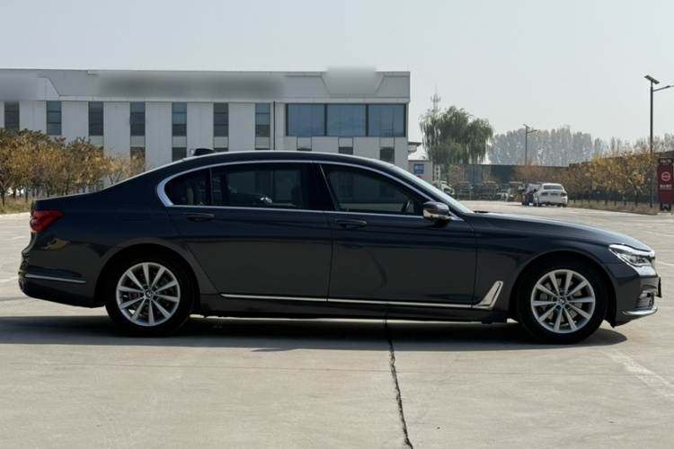 宝马7系 2016款 730Li 豪华型车身外观6003