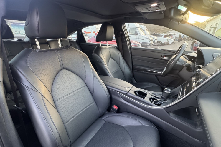 丰田 亚洲龙 2019款 2.0L XLE尊享版 国VI局部细节9008