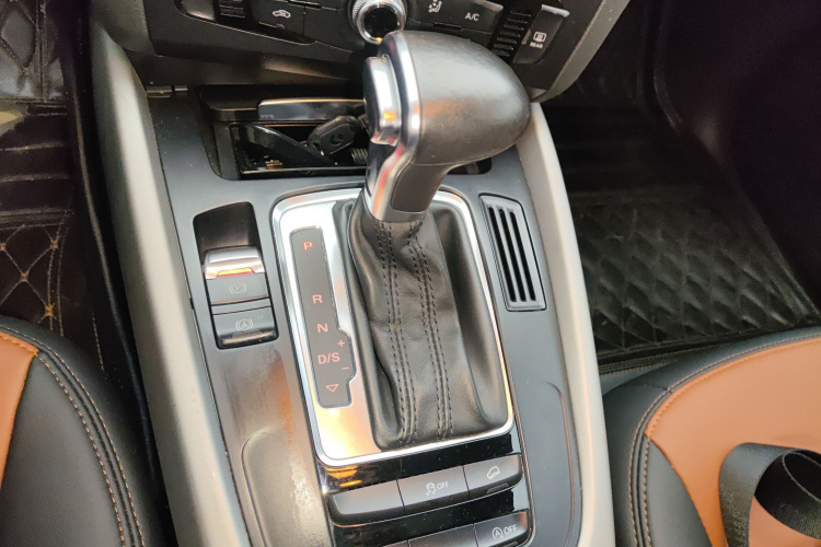 奥迪Q5 2016款 40 TFSI 进取型局部细节18