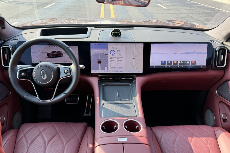 鸿蒙智行 问界M8 2025款 增程 Ultra版 53.4kWh 5座版中控内饰7002