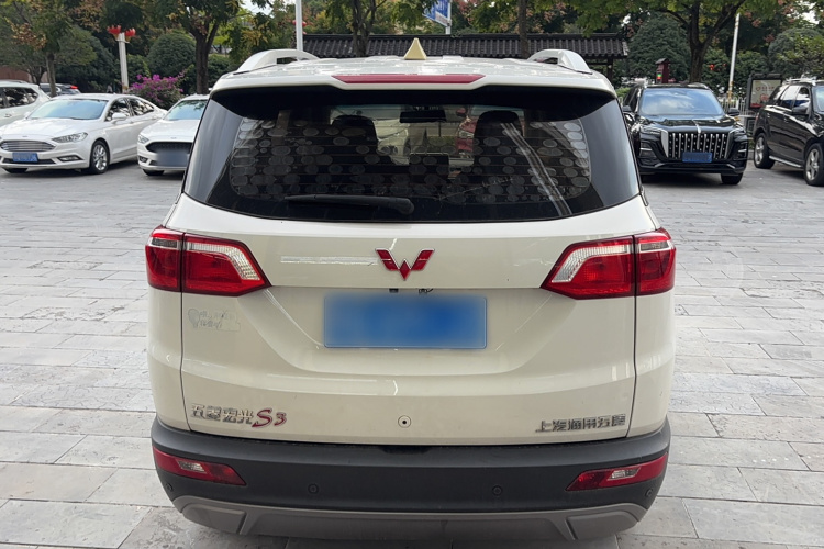 五菱汽车 五菱宏光S3 2018款 1.5L 手动豪华型 国V车身外观6004