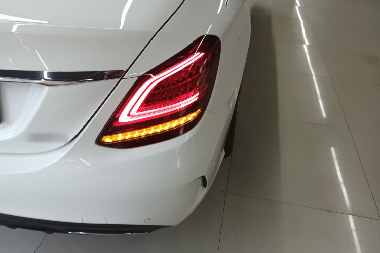 奔驰C级 2021款 C 260 L 运动星耀臻藏版车身外观9