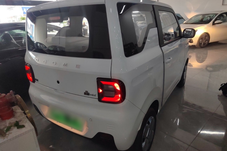 吉利银河 2024款 熊猫mini 200km 耐力熊车身外观7