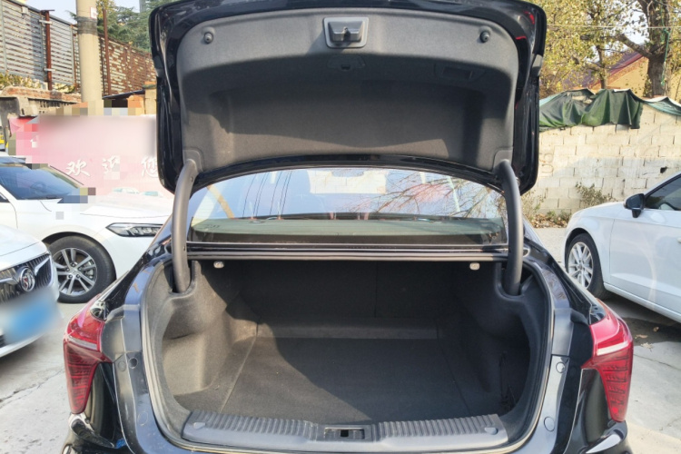 红旗H5 2023款 1.5T DCT智联旗韵版机舱底盘23