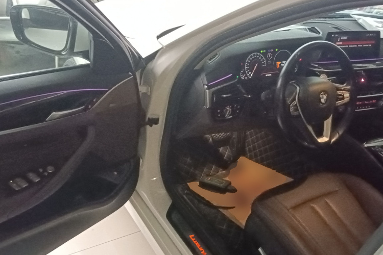 宝马5系 2019款 525Li 豪华套装中控内饰7003