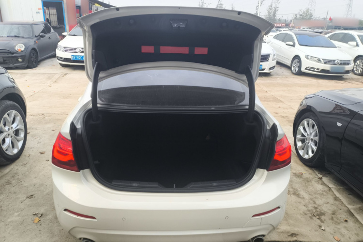 宝马1系 2020款 120i 时尚型局部细节23