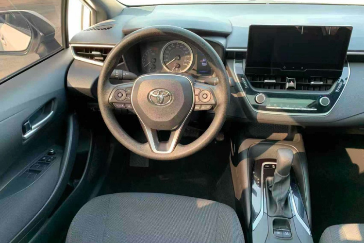 丰田 雷凌 2024款 185T CVT豪华版中控内饰7002