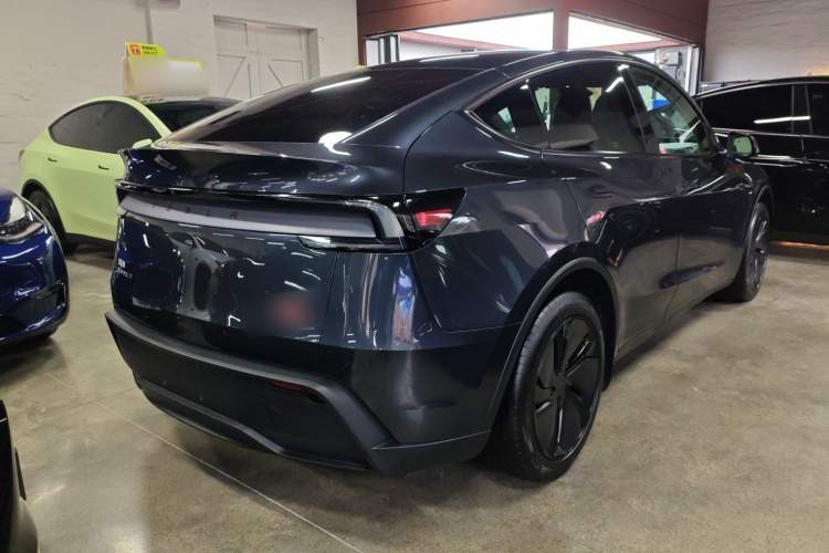 特斯拉 Model Y 2025款 后轮驱动 首发版车身外观7