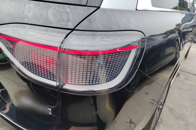 鸿蒙智行 问界M9 2024款 纯电 Ultra版 100kWh 5座版车身外观9