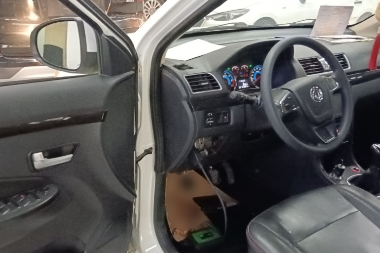 东风风光 风光370 2016款 1.5L 手动精英居家版 7座中控内饰20