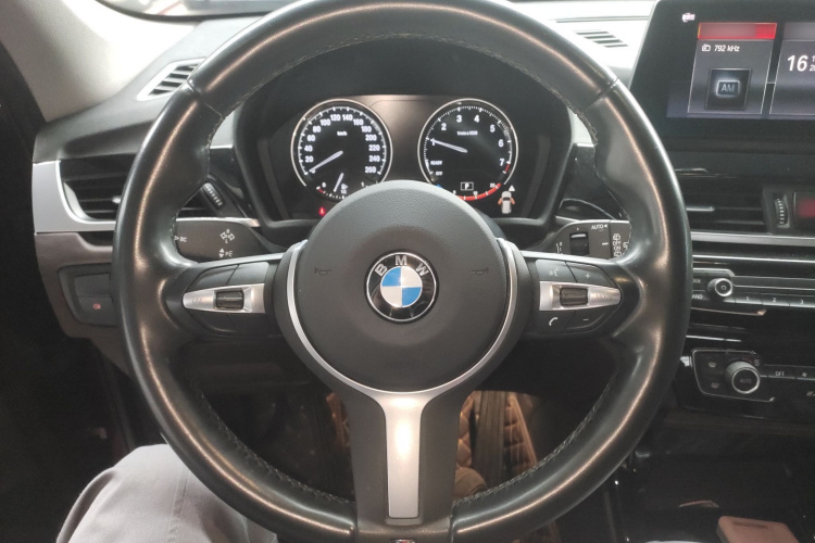 宝马X1 2020款 sDrive20Li 尊享型中控内饰13