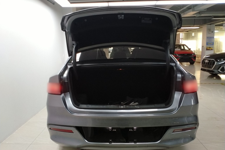 比亚迪 秦PLUS 2024款 荣耀版 DM-i 55KM领先型机舱底盘23