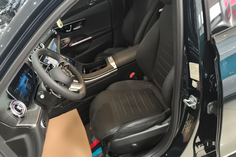 奔驰C级 2024款 改款 C 260 L 皓夜运动版中控内饰19