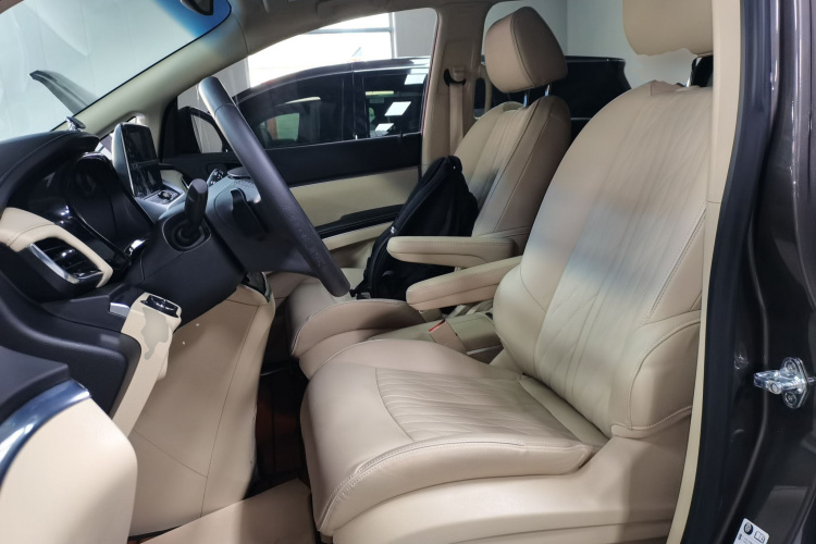 别克GL8 2023款 改款 陆上公务舱 豪华型中控内饰19