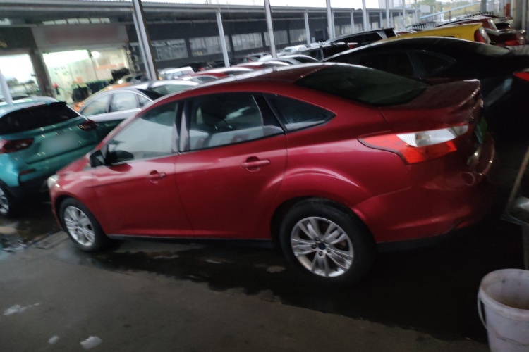 福特 福克斯 2012款 三厢 1.6L 自动舒适型车身外观4