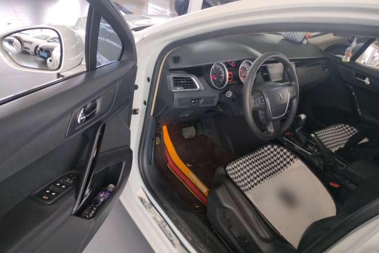 标致508 2012款 2.0L 自动智享版中控内饰20