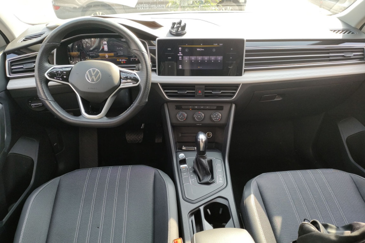 大众 途观L 2023款 330TSI 自动两驱舒享版中控内饰7002