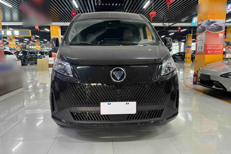 福田 2024款 图雅诺大V PRO 高级小客  2.0T手动长轴中顶 后单胎7/9座车身外观6006