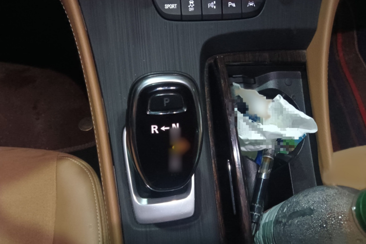 别克 君越 2019款 28T 尊贵型局部细节18