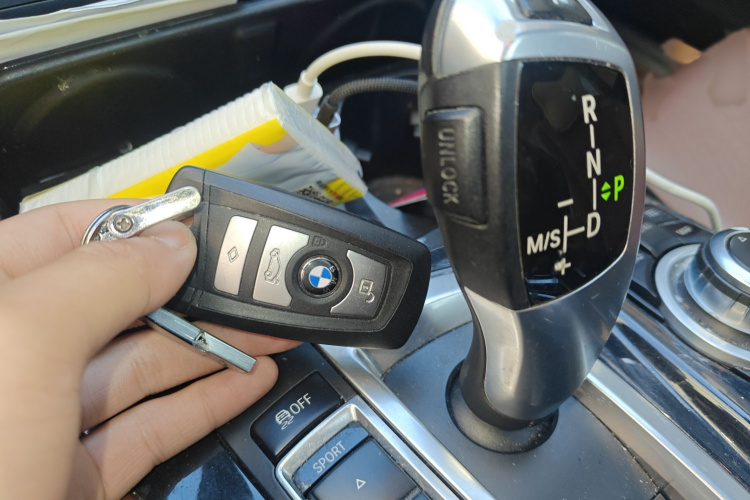 宝马5系(进口) 2014款 520i 典雅型中控内饰7001