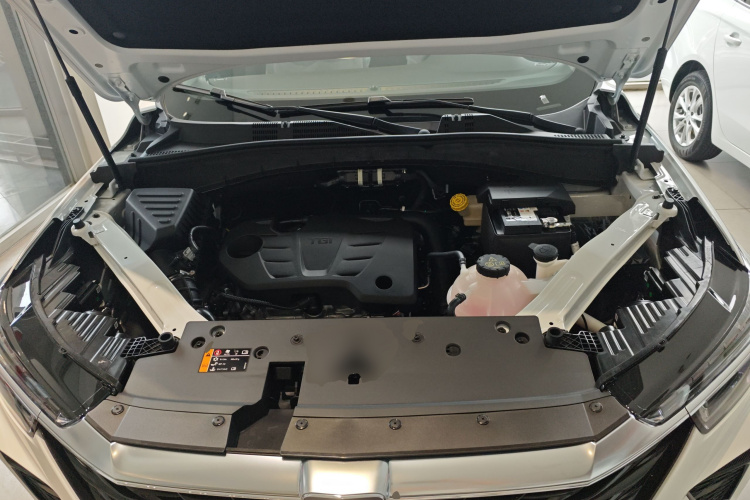 荣威RX5 2023款 PLUS 330TGI 自动领潮智惠版机舱底盘24