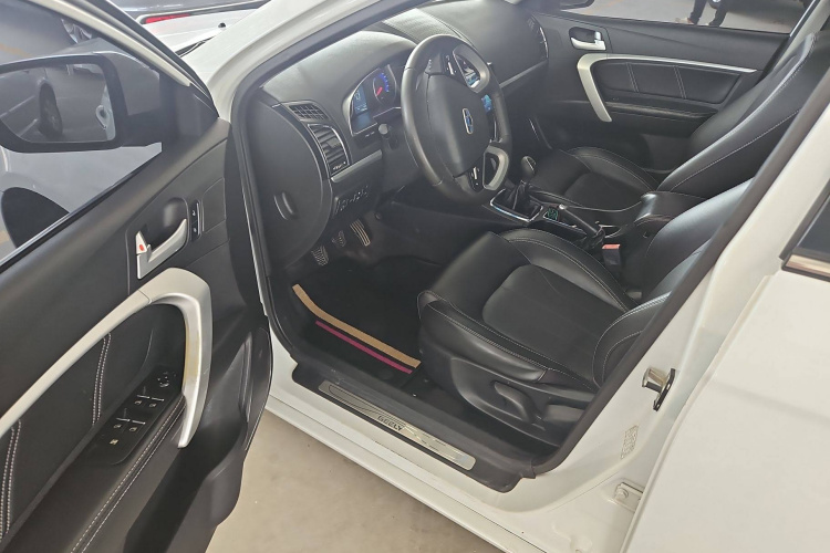 吉利汽车 帝豪 2016款 三厢 1.5L 手动向上版中控内饰7002