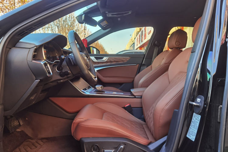 奥迪A6L 2025款 改款 45 TFSI 臻选动感型中控内饰7001