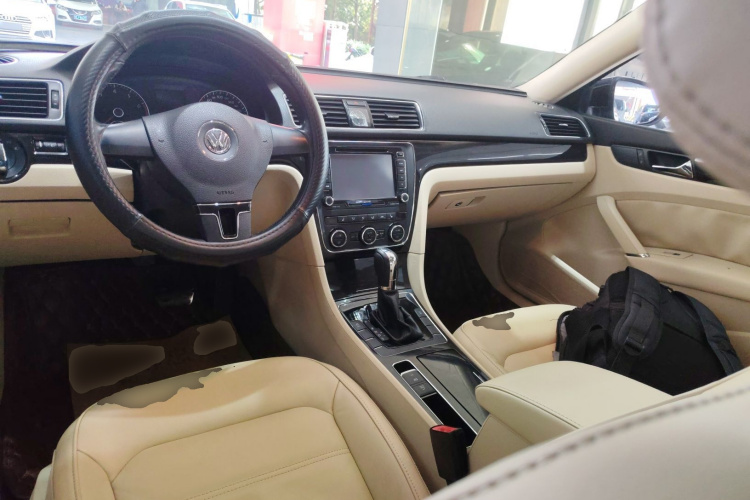 大众 帕萨特 2014款 1.8TSI DSG尊荣导航版中控内饰7002
