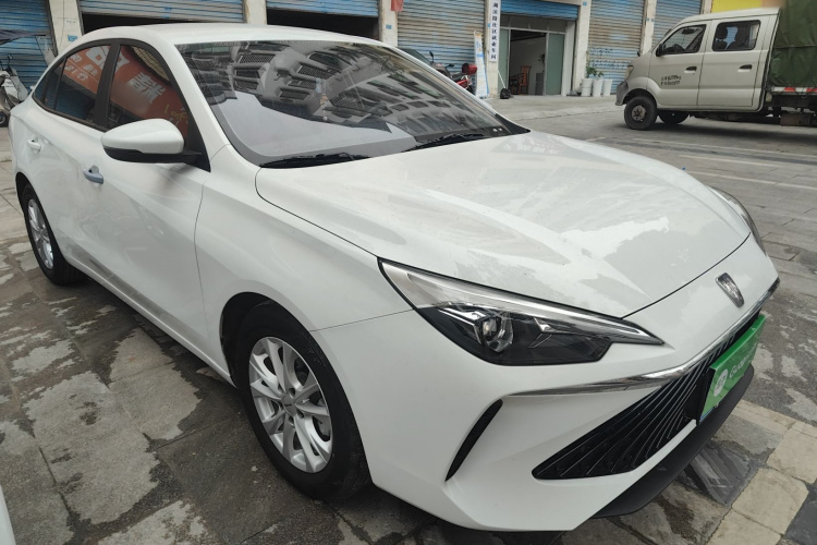 荣威i5 2023款 1.5L 手动舒享版车身外观3