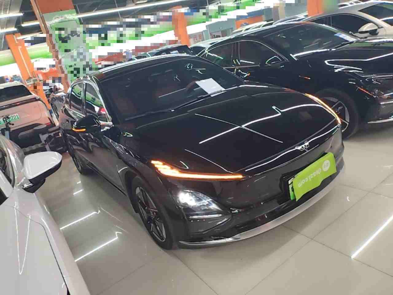 车辆右前45度视角展示前脸设计