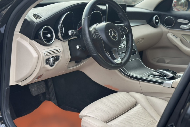 奔驰C级 2015款 C 200 L 运动型中控内饰7011