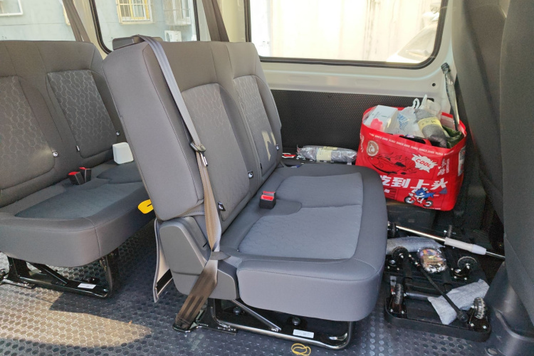 江铃 E福顺 2025款 明窗版 53.58kwh 中轴低顶中控内饰21