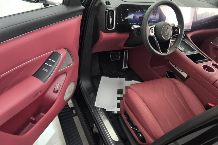 鸿蒙智行 问界M8 2025款 增程 Max+版 53.4kWh 6座版中控内饰7003