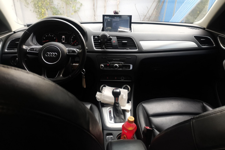 奥迪Q3 2013款 35 TFSI 舒适型中控内饰12