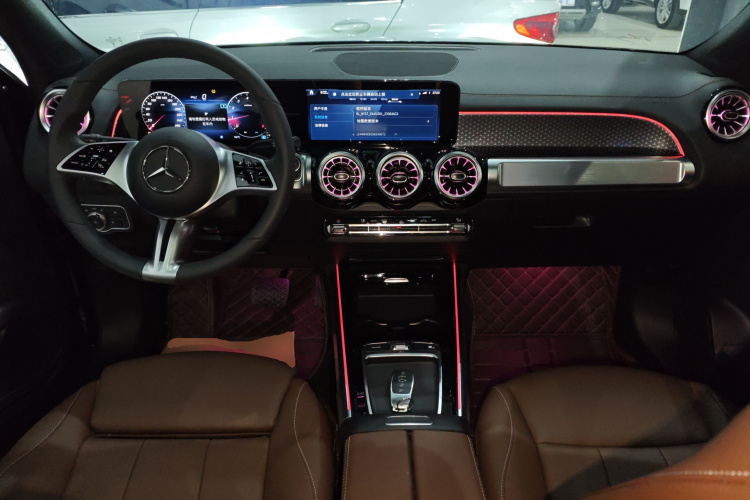 奔驰GLB 2024款 改款 GLB 220 动感型中控内饰7002