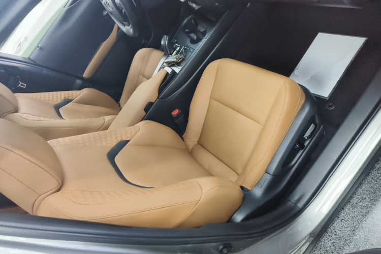 雷克萨斯UX新能源 2020款 300e 纯·悦版局部细节41