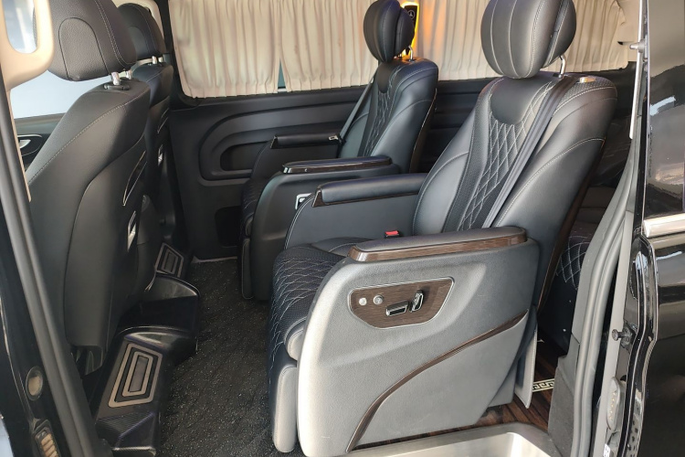 奔驰 威霆 2021款 2.0T 商务版 7座中控内饰21