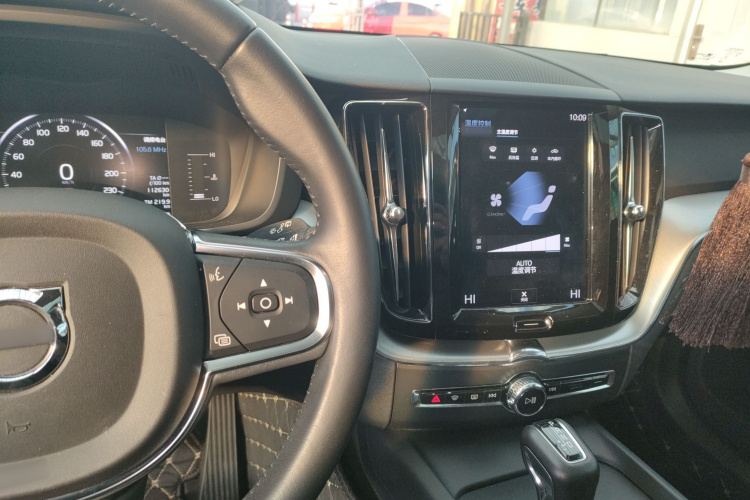 沃尔沃XC60 2018款 T5 四驱智逸版中控内饰7002
