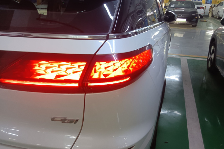 小鹏G3 2022款 G3i 460G+车身外观9