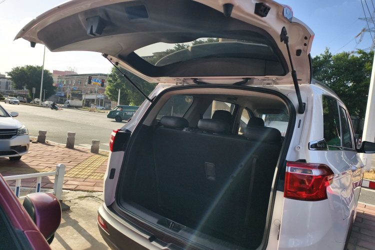 五菱汽车 五菱宏光S3 2019款 1.5L 手动标准型 国VI机舱底盘23