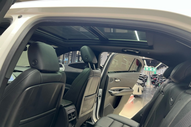 凯迪拉克XT4 2020款 改款 28T 两驱领先型中控内饰7007