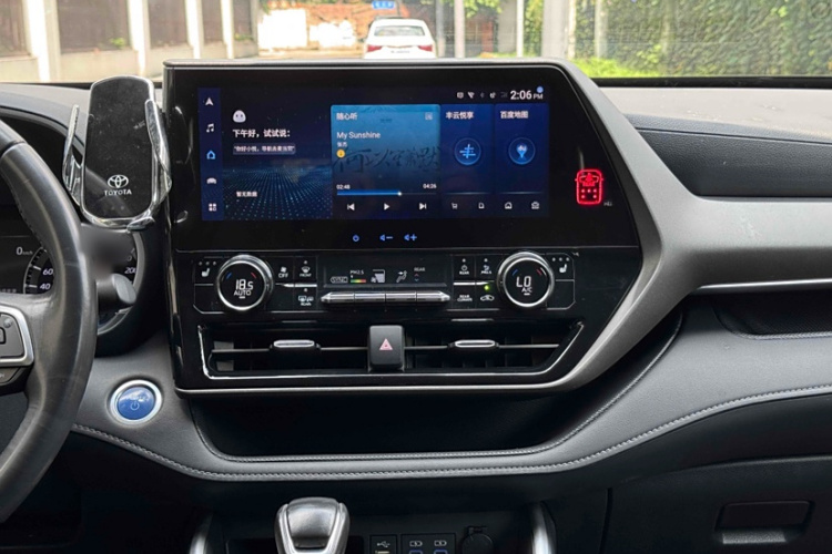 丰田 汉兰达 2022款 双擎 2.5L 四驱尊贵版 7座局部细节16