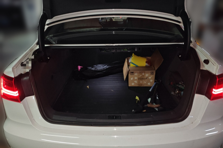 奥迪A6L 2017款 30 FSI 技术型中控内饰23