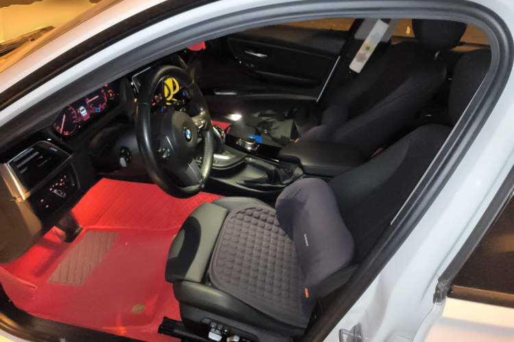 宝马3系 2018款 320Li 领先型M运动套装中控内饰19