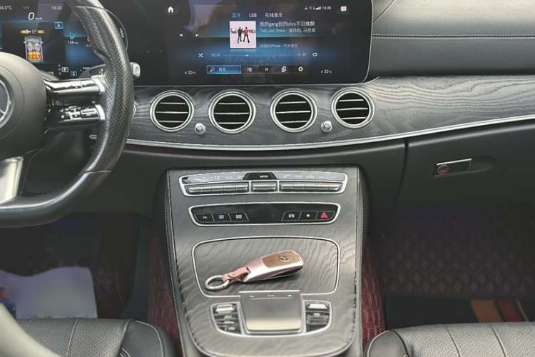 奔驰E级(进口) 2021款 E 260 时尚型运动版中控内饰7010