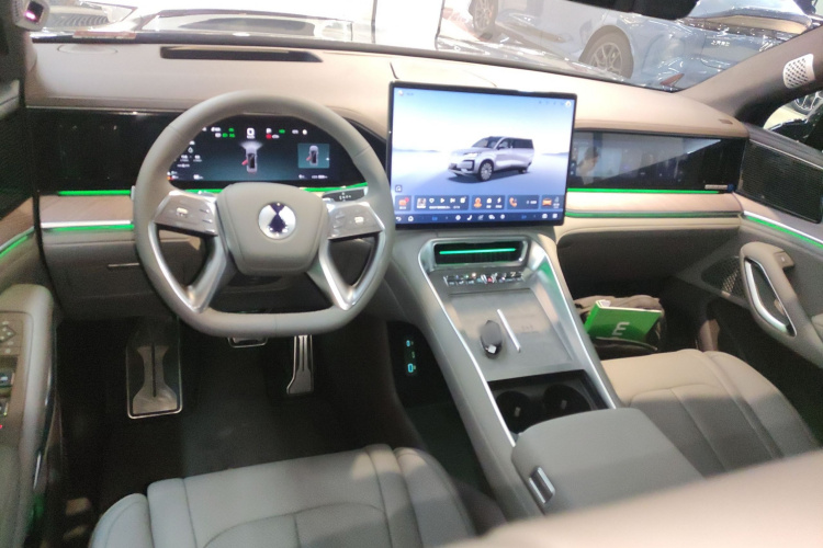 腾势N9 2025款 尊荣型中控内饰12