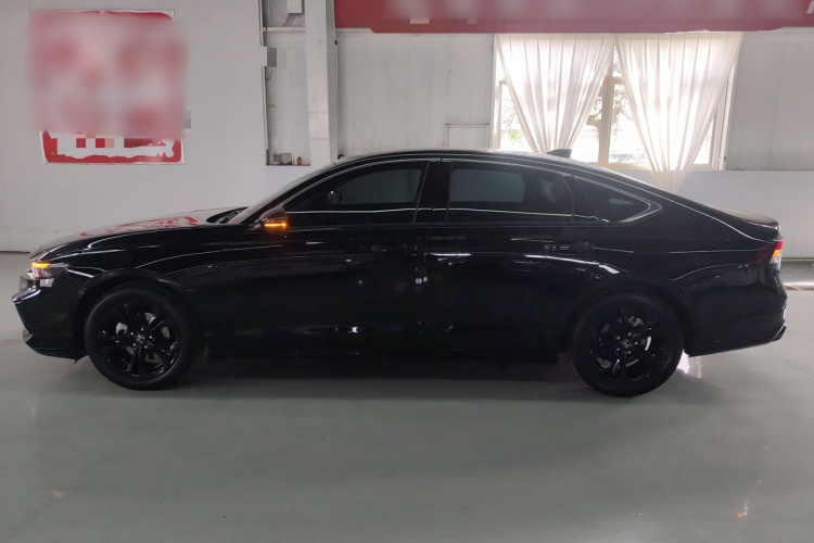 本田 雅阁 2025款 运动系列 260TURBO 豪华版车身外观4