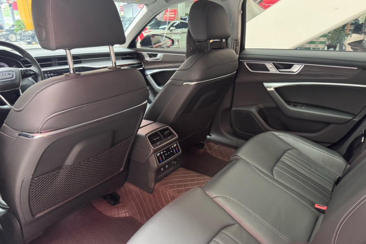 奥迪A6L 2024款 45 TFSI quattro 臻选致雅型中控内饰7001