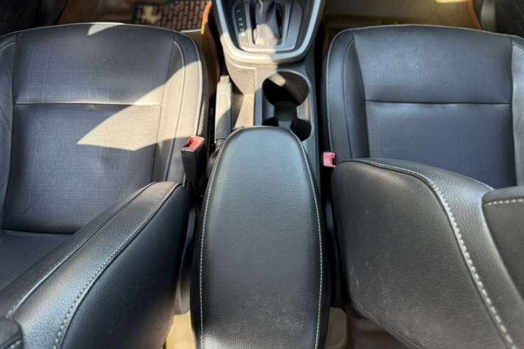 福特 福睿斯 2015款 1.5L 自动时尚型局部细节18